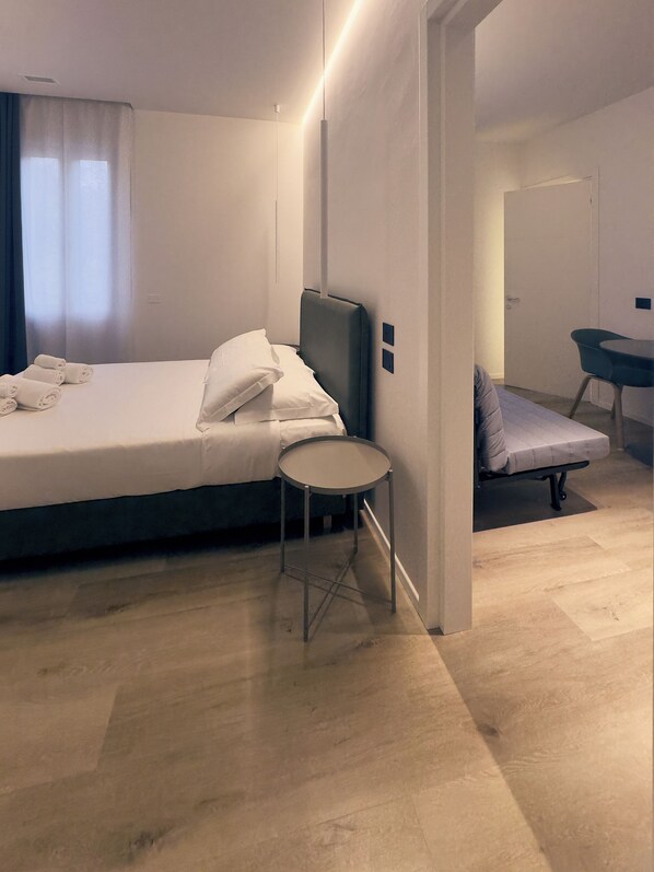 غرفة ثلاثية | مكتب وواي فاي مجانًا وملاءات أسرّة