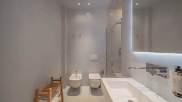Camera Matrimoniale con Bagno Privato | Bathroom | Shower, hair dryer, bathrobes, towels