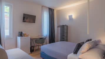 Camera Matrimoniale con Bagno Privato | Premium bedding, down comforters, memory foam beds, desk