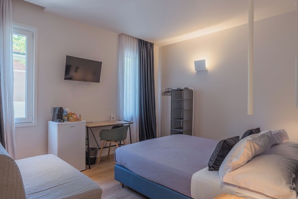 Camera Matrimoniale con Bagno Privato | Peralatan tempat tidur premium, gebar bulu kapas, busa memori, meja