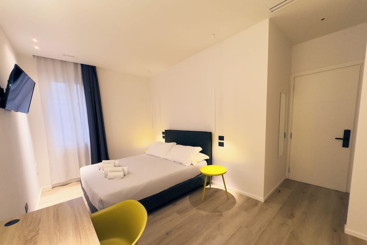 Camera Matrimoniale con Bagno Privato | Desk, free WiFi, bed sheets