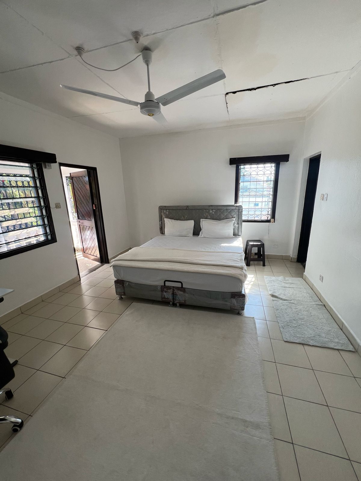 Iron/ironing board, internet, bed sheets