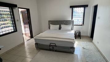 Iron/ironing board, internet, bed sheets