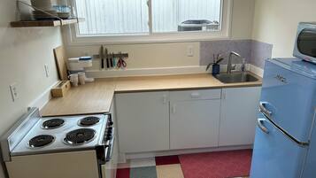 Fridge, microwave, oven, coffee/tea maker