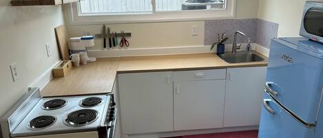 Refrigerador, microondas, horno, cafetera/tetera