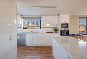 Fridge, microwave, oven, stovetop - Little Blue House - Oceanstays - Pet Friendly (Yamba)