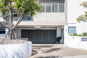 Exterior detail - Zinc One - Oceanstays - ocean views (Yamba)