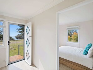 3 bedrooms, iron/ironing board, bed sheets - Marg's - Oceanstays - Oceanfront (Brooms Head)