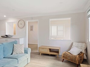 TV - Marg's - Oceanstays - Oceanfront (Brooms Head)