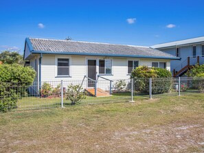 Exterior - Marg's - Oceanstays - Oceanfront (Brooms Head)