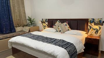 Luxury-Ferienhaus, eigener Pool, Gartenblick