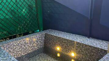 Luxury Cottage, Private Pool, Garden View | Private pool