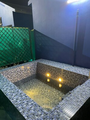 Luxury Cottage, Private Pool, Garden View | Private pool