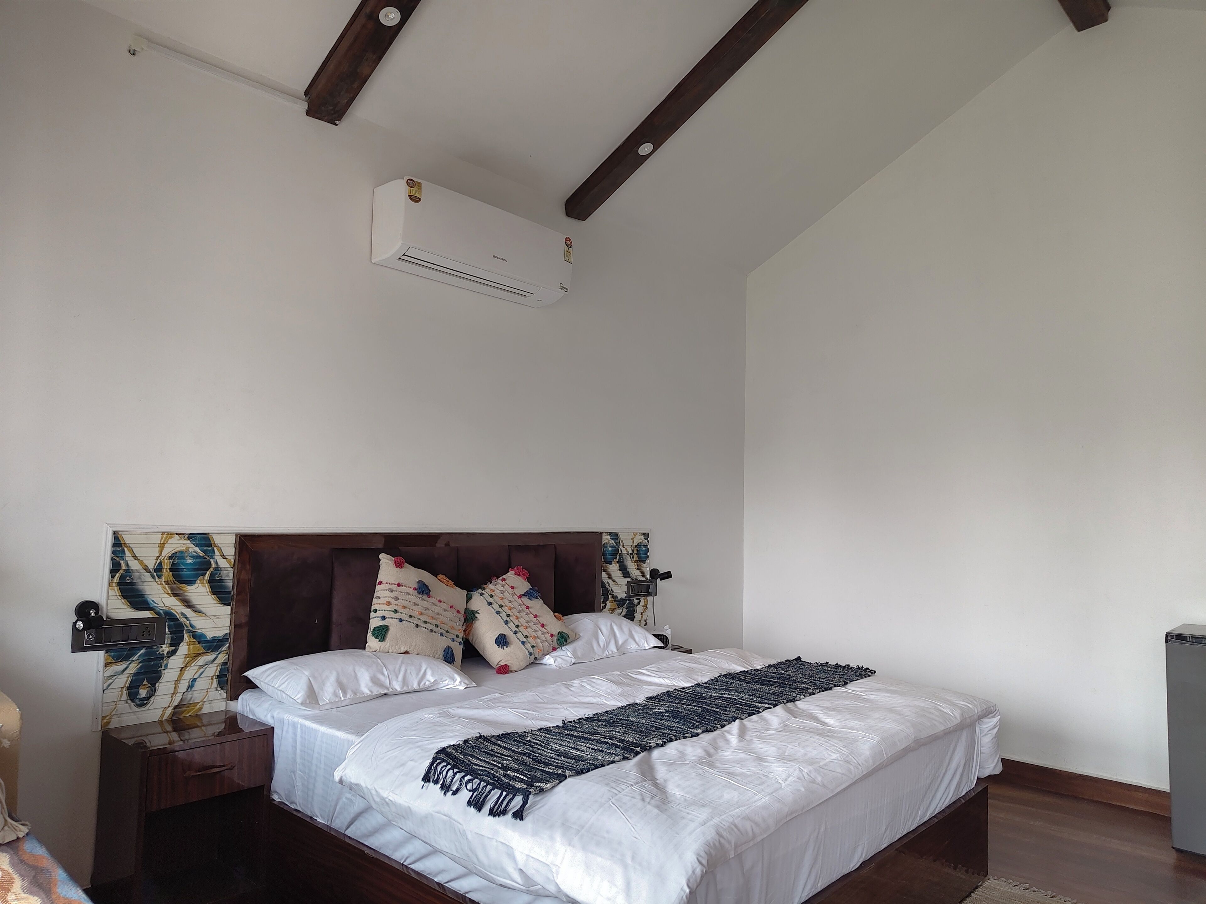 Luxury Cottage, Private Pool, Garden View | Desk, laptop workspace, blackout drapes, iron/ironing board