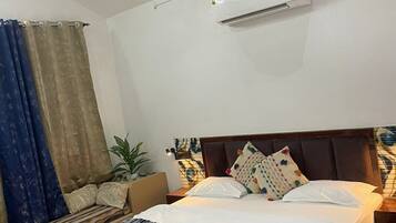 Luxury Cottage, Private Pool, Garden View | Desk, laptop workspace, blackout drapes, iron/ironing board