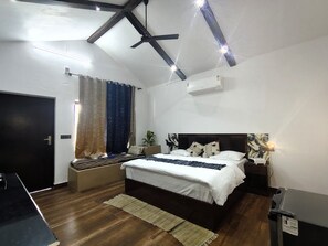 Luxury Cottage, Private Pool, Garden View