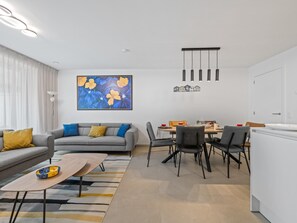 TV - Stylish New Build Apartment (Blankenberge)