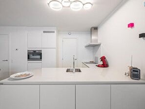 Fridge, microwave, oven, dishwasher - Stylish New Build Apartment (Blankenberge)