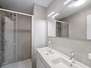 Shower, hair dryer - Stylish New Build Apartment (Blankenberge)