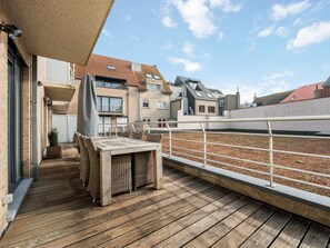 Outdoor dining - Luxury 4-bedroom apartment with large terrace (Blankenberge)