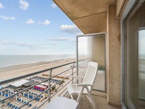 Property grounds - One-bedroom flat with sea views and parking (Blankenberge)