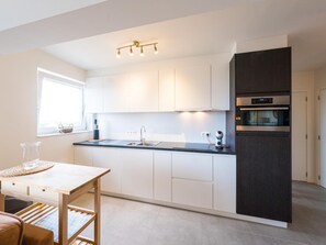 Fridge, microwave, oven, dishwasher - Apartment with 2 bedrooms and a beautiful view (Middelkerke)