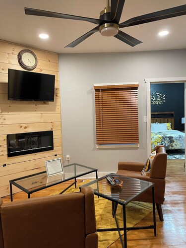 Cozy Maple View 1-bedroom apartment in pleasant Antigo 