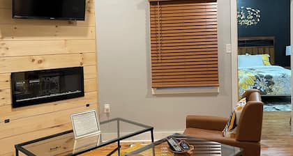 Cozy Maple View 1-bedroom apartment in pleasant Antigo