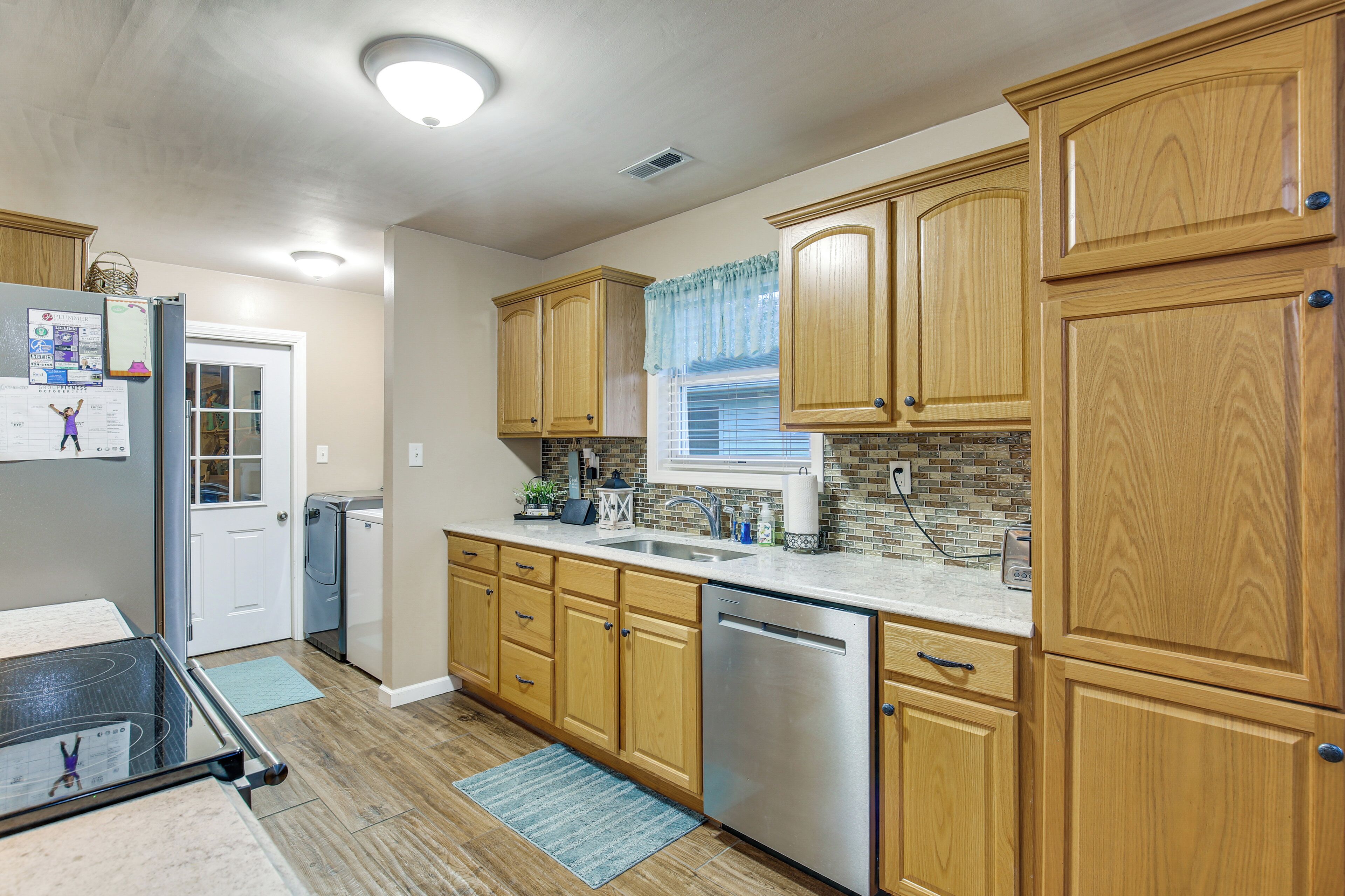 Fridge, microwave, dishwasher, coffee/tea maker