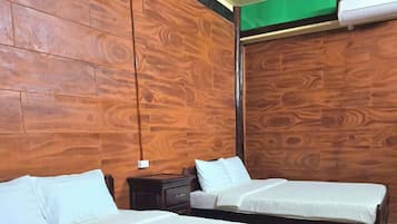 Basic Double Room, Courtyard View | Living area