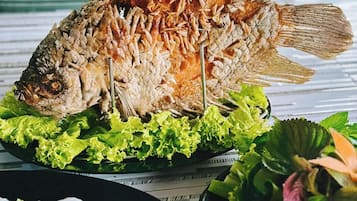 Daily buffet breakfast (VND 50000 per person)