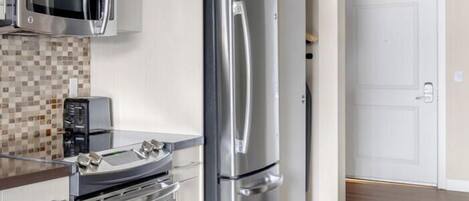 Køleskab, mikrobølgeovn, ovn, opvaskemaskine