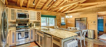 Luxe Angel Fire Cabin w/ Views: Hike & Fish!