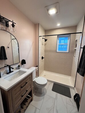 Shower, hair dryer, towels, soap - 2-Story Townhome + Driveway + 15 Min to EWR + Easy NYC Access (Jersey City)