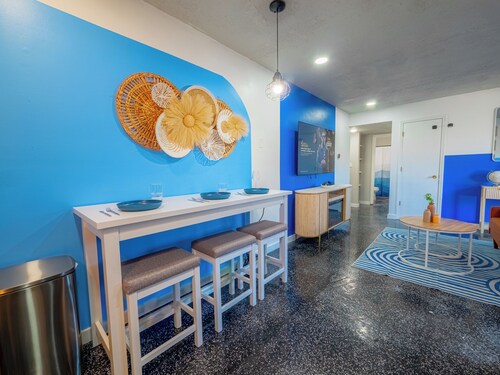 Newly Remodeled Apt - 8mim to KU & Mass Street