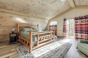 4 bedrooms, desk, iron/ironing board, travel cot - Hot Tub & Views! 'Squatch’s Place' in Blairsville (Blairsville)