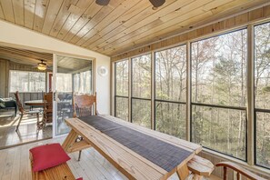 Interior - Hot Tub & Views! 'Squatch’s Place' in Blairsville (Blairsville)