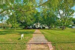 Exterior - Walk to Dtwn Warsaw: Family Home w/ Deck! (Warsaw)