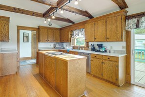 Fridge, microwave, stovetop, dishwasher - Walk to Dtwn Warsaw: Family Home w/ Deck! (Warsaw)