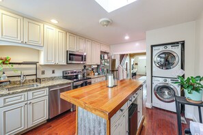 Fridge, microwave, stovetop, dishwasher - Historic 3-Story Fells Point Rowhouse w/ Backyard! (Baltimore)