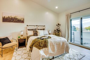 2 bedrooms, desk, iron/ironing board, Internet - Wasatch Ski Base w/ Mtn Views: Families Welcome! (Taylorsville)