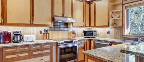 Réfrigérateur, micro-ondes, plaque de cuisson, lave-vaisselle