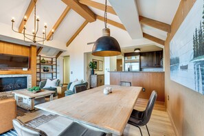 Dining - Luxe Cle Elum Condo w/ Mtn Views, Pool & Hot Tub (Cle Elum)