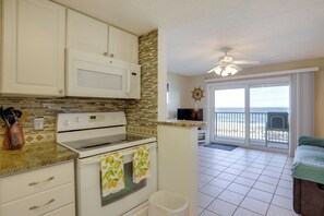 Fridge, microwave, stovetop, dishwasher - Steps to Shore: Ormond Beach Condo w/ Pool Access! (Ormond Beach)
