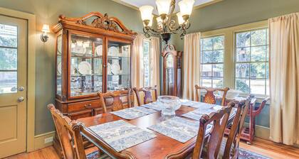 7 Mi to Sprewell Bluff Park: Home w/ Patio & Yard!