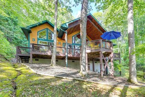 Exterior - Fun w/ Family! Mtn-View Cabin w/ Deck in Sylva (Sylva)