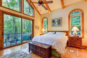 2 bedrooms, iron/ironing board, Internet, bed sheets - Fun w/ Family! Mtn-View Cabin w/ Deck in Sylva (Sylva)