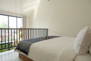 Comfort Studio Suite | Desk, laptop workspace, free WiFi