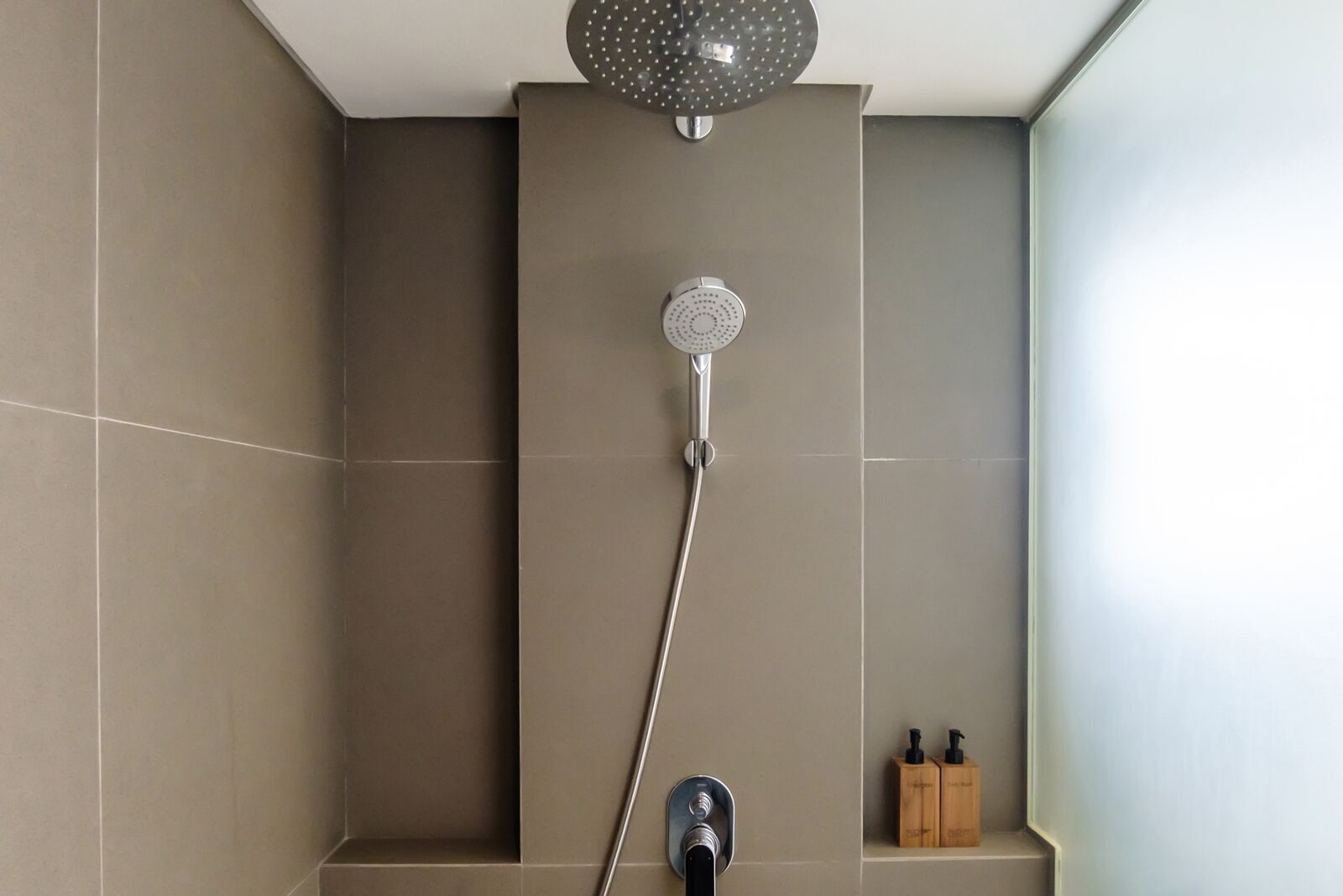 Superior Double Room | Bathroom | Shower, free toiletries, hair dryer, bathrobes