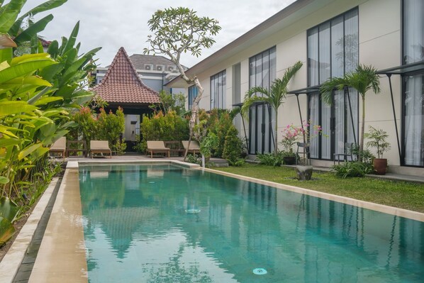 Outdoor pool - SUNSET-LOFT Seminyak (Seminyak)